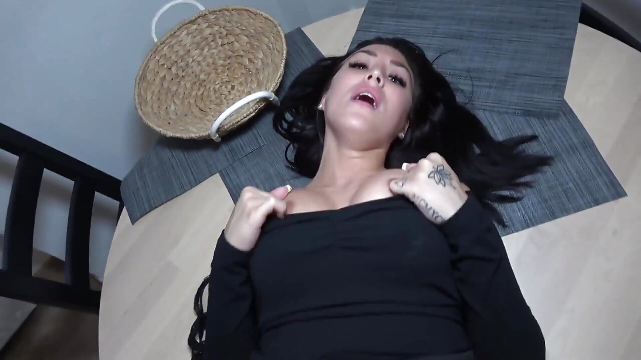 Mantan pacar yang nggak dikasih izin untuk berhubungan seks untuk pertama kalinya