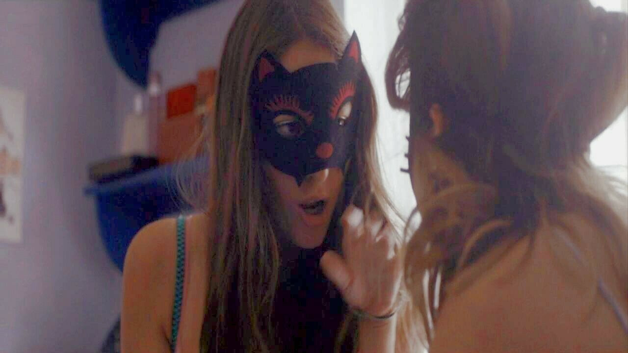 Nichole Bloom dan Fabianne Therese dalam filem lesbian seksi