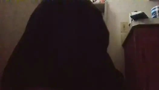 Cewek hot dengan pantat bahenol lagi asik seks anal pakai dildo ukuran XL