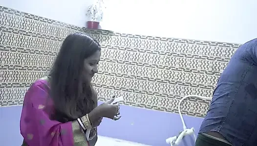 Lalit mistri nal thik krne aaya tha, akeli bhabhi ko pel diya