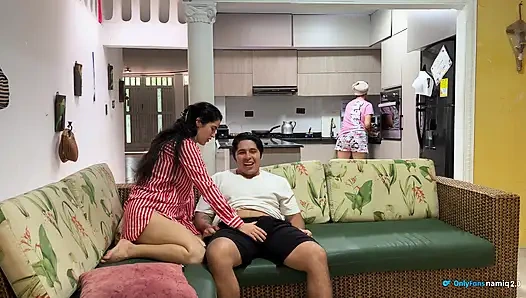 Das ist die beste freundin meiner ehefrau und ich habe sie vor ihr gefickt!