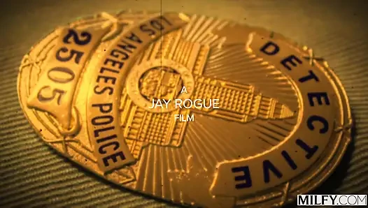 Orta yaşlı seksi memur tatlı vickie kötü oğluna eski sevgilisine ders veriyor