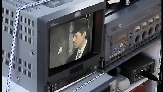 Heiße pornostars in aktion während der filme in innenräumen