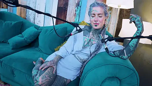 Aku berbicara tentang f - fear - asmr podcast sfw berbicara tentang gadis gothic bertato rambut gimbal