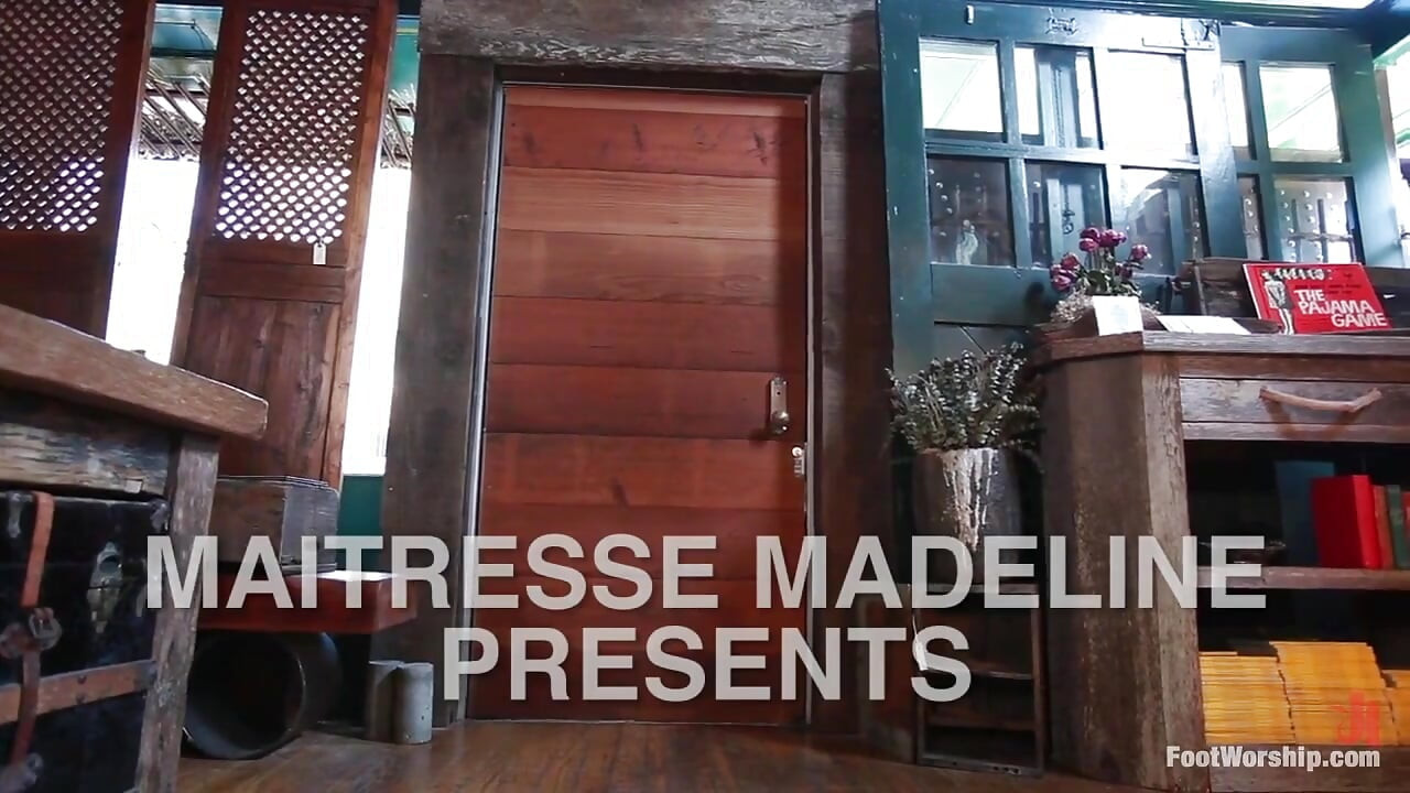 Veličina 8 12: Maitresse Madeline se jebe!
