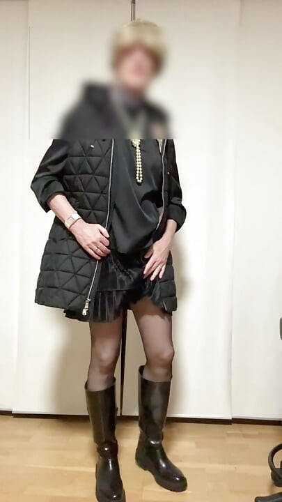Secretary in boots and lingerie cums