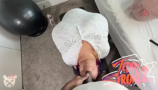 Memek cewek super semok ini dientot habis-habisan sampai menganga lebar