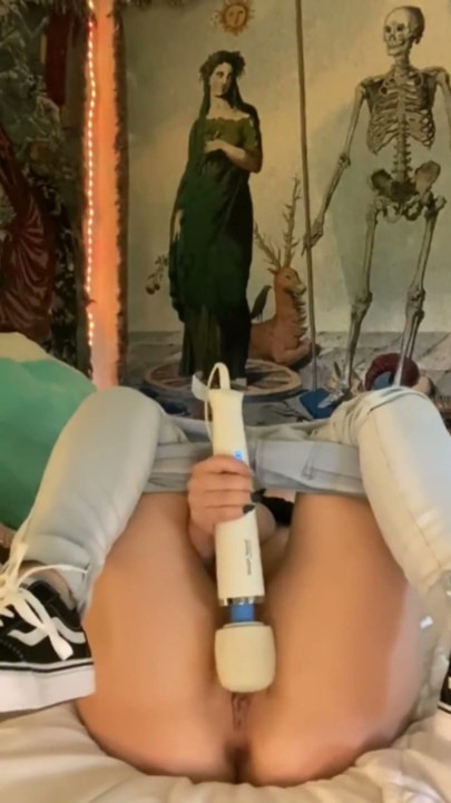 격렬한 바이브레이터 오르가즘