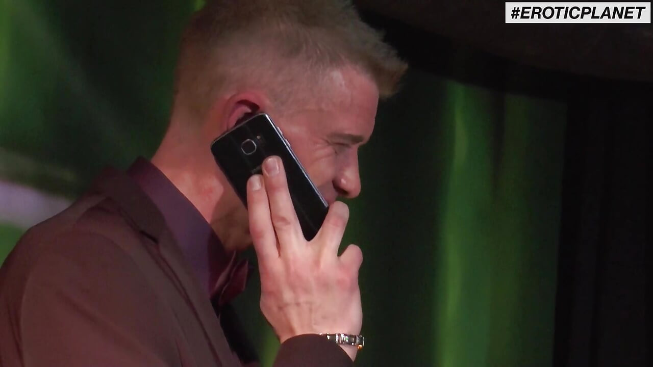 Blonde deepthorat - BDSM Jerman