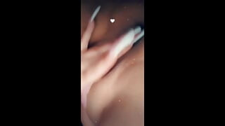 Anyuka seksi melancap