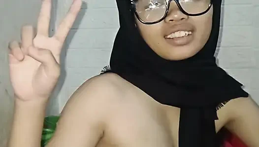 Skandal Pelajar berhijab ngentod dengan kakak kelas