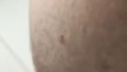 bir yapay penis üzerinde oturma
