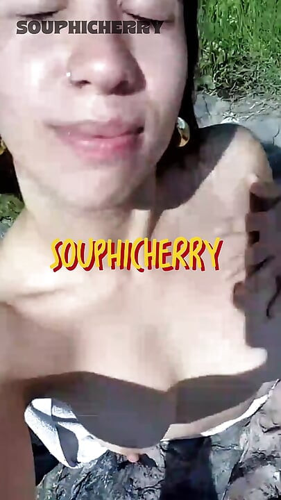 Vero pompino pov- una latina arrapata succhia uno sconosciuto
