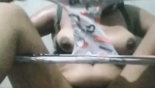 Bhabhi ne mujhe ghar pe massage kiya bhabhi ne dildo se sex kiya