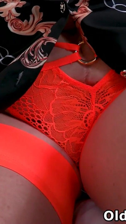 British blonde Wendy Leigh's massive mammaries and wide open pussy will make your mouth water and your dick hard | Clip 2