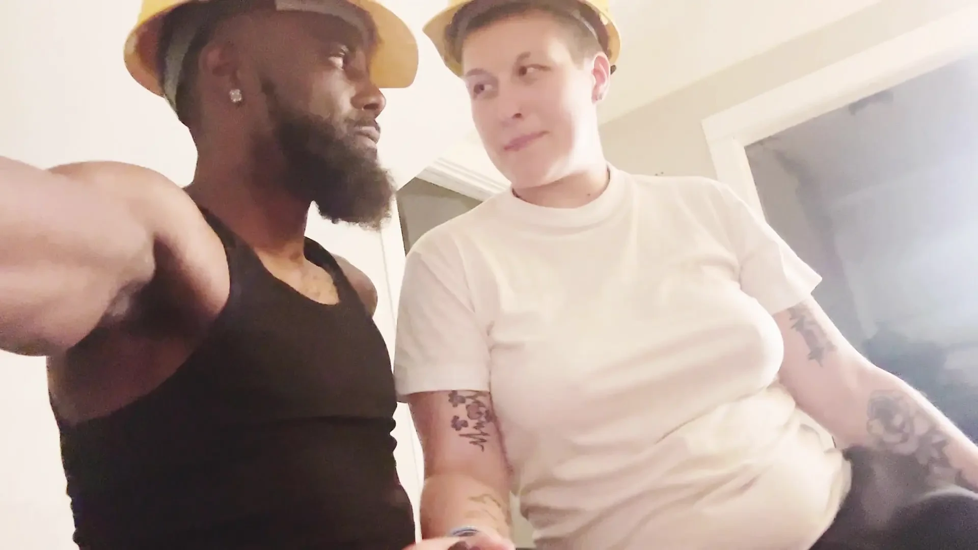 已婚熟女教他最好的朋友的女儿如何做爱