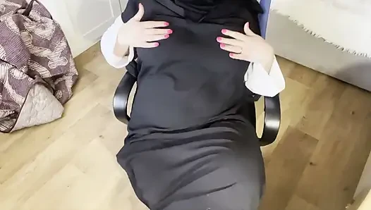 Gadis turki berhijab dengan mata aduhai lagi asik masturbasi sambil pakai stoking
