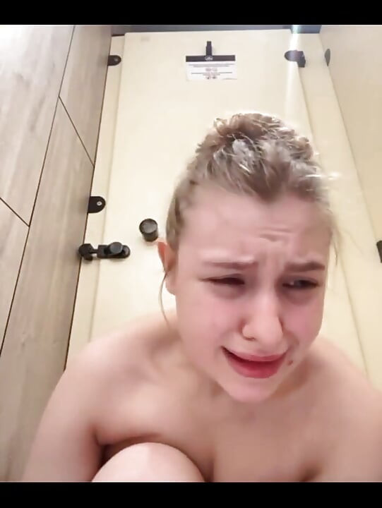 Aşırı mastürbasyon. Yakın çekim Yüze oturma