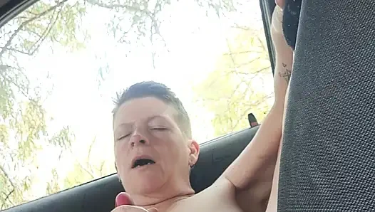 Fışkırtarak araba oyunu, neredeyse yakalanıyor