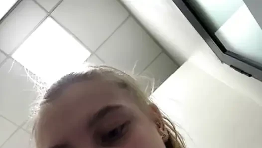 Extreme squirting in the gym with jucielussie