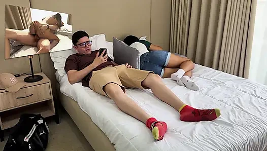 No more rooms in the hotel? I have to share a bed with my stepsister's