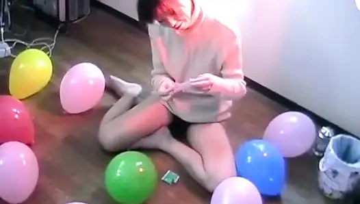 Japon kız yerde seviyor