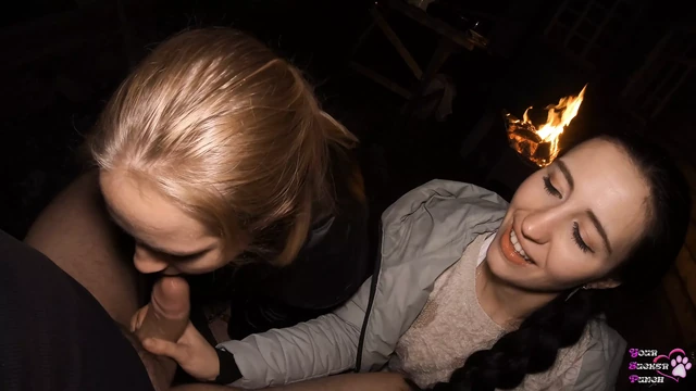 FFM Threesome Sucking on the Backyard
