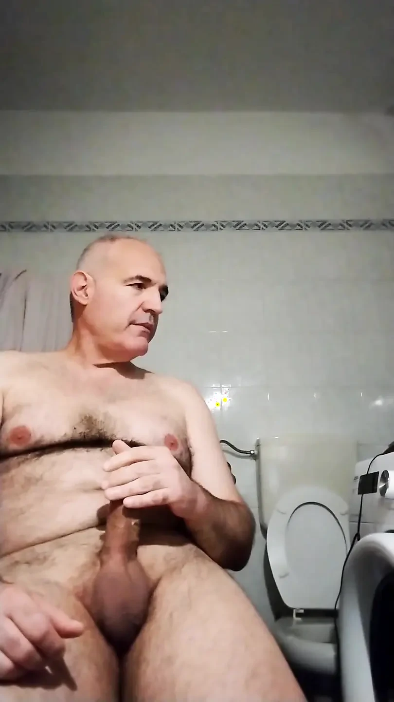 Je jouis et je jure en regardant des vidéos porno sur le net