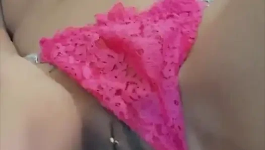 Orta yaşlı seksi kadın lela star yoğun bir orgazm yaşıyor