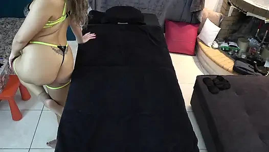 Echter Schrei-orgasmus Für Betrügende Verheiratete Ehefrau Auf Massagebett