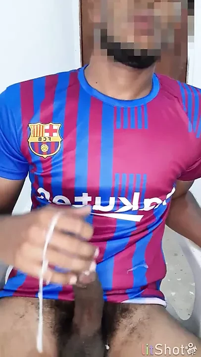 STRAIGHT FOOTBALL PLAYER JERKS OFF, 22cm
