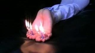 Świeca torturuje sasha z okazji urodzin