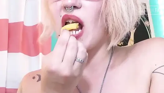 Funyun Chomp