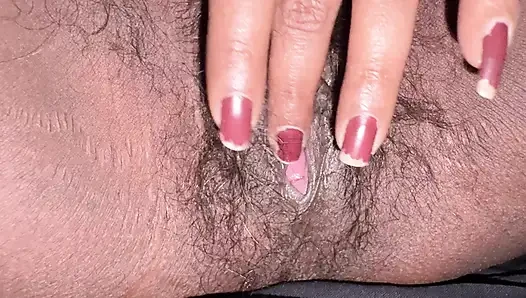 Mädchen fingert muschi, masturbation zu hause