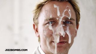 Камшот на лицо Daniel Craig