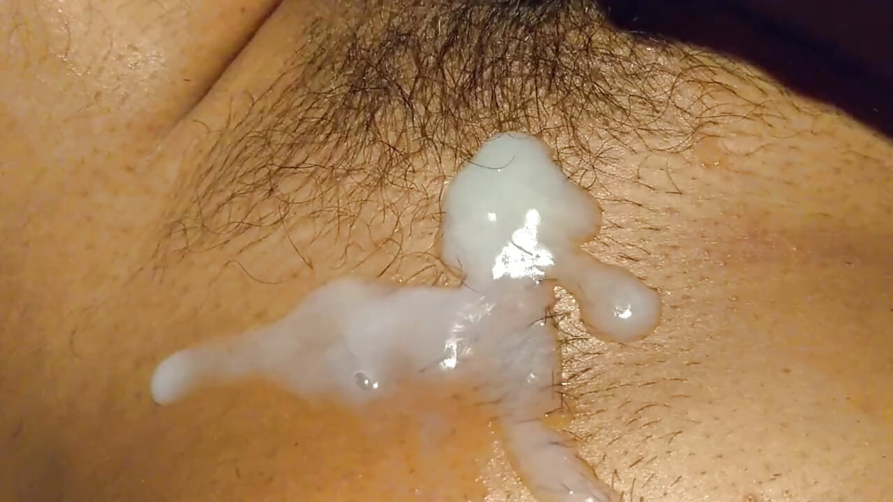 独奏男性手淫，他射出大量精液