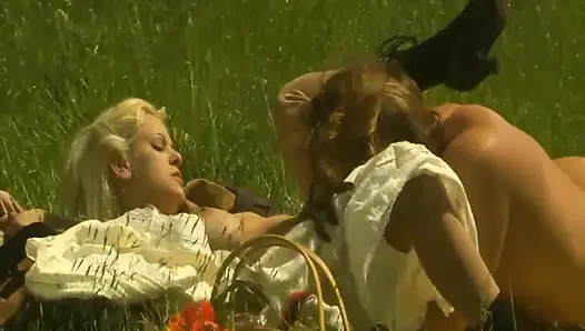 Tante seksi rambut pirang lagi ngidam kontol cowok 04 di prairie- dia ngentot habis-habisan