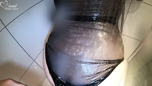 Ngentot ibu tiriku yang hot di kamar mandi sampai dicrot di dalam