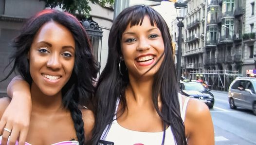 Trio avec des meilleures copines latines noires à Barcelone