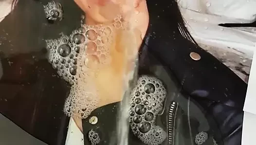 Frau Pocher vollgepisst