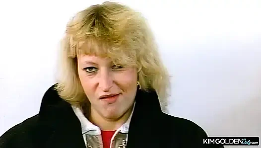 Blonde Verfuehrerin mit gigantischen Dildos