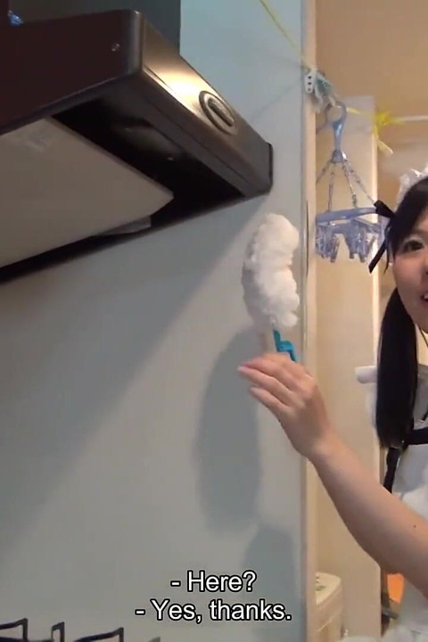 Май Араки не носит трусики сегодня во время уборки дома ее клиента