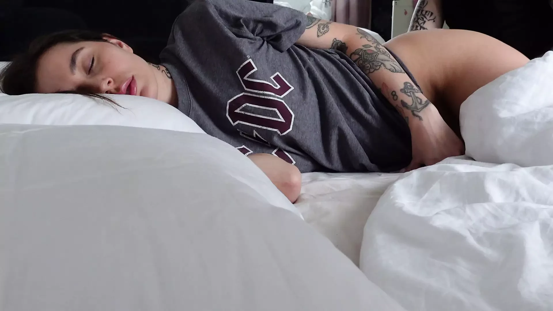 Morning awakening of a slender beauty! Cock in her mouth and cum on her face!