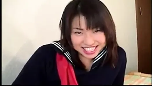 Une adolescente japonaise dans un porno maison torride non censuré