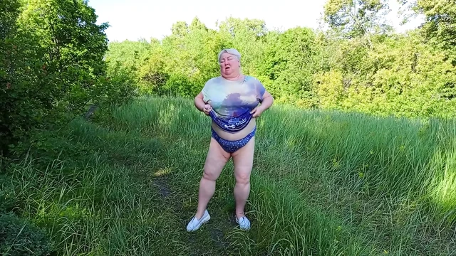 Neighbor Undressed in the Park and Pisses in Front of Everyone