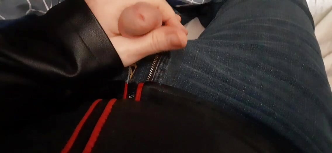 i u novoj motorističkoj jakni