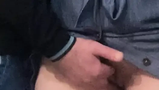 WOW!!! Cowok asing lagi asik mainin memek berbulunya