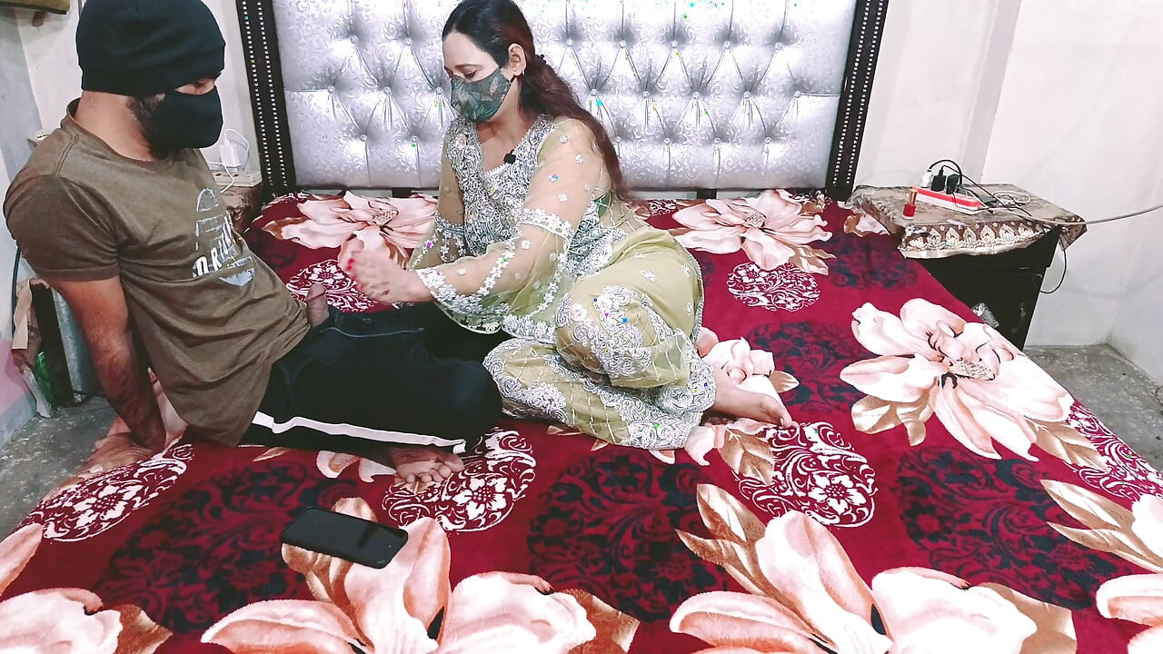 ครั้งแรกกับแม่เลี้ยงเย็ดตูดท่าหมา, แขกอินเดีย xxxxx เย็ด