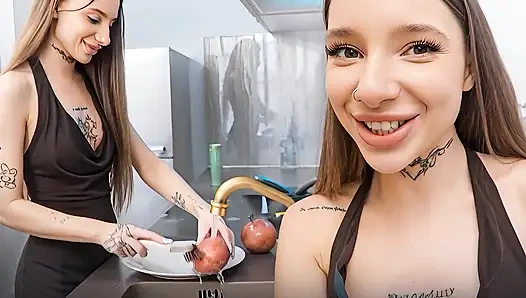 Aku dientot dengan manis di dapur sama pacarku