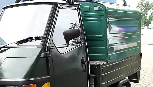 Di peternakan dengan pelacur panas!